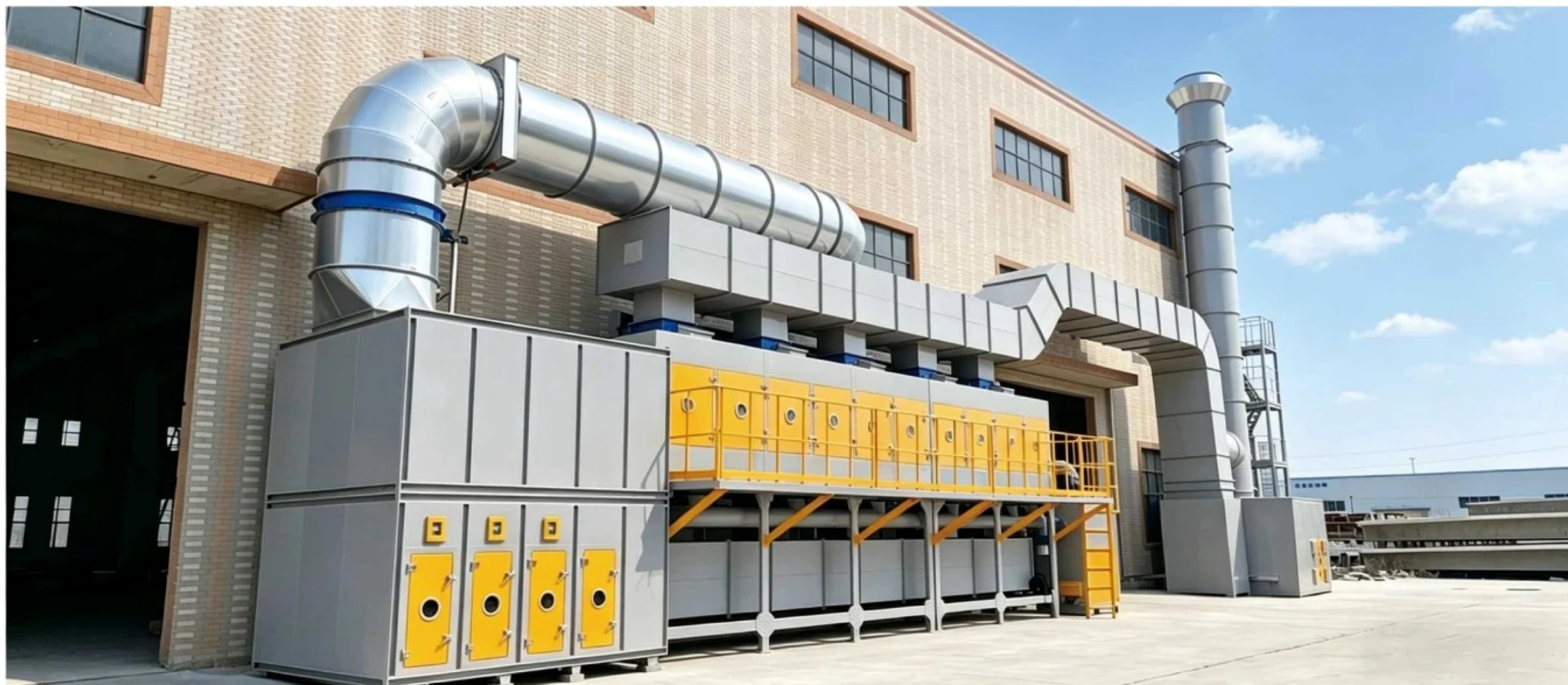 Activated carbon adsorption and catalytic oxidation installation